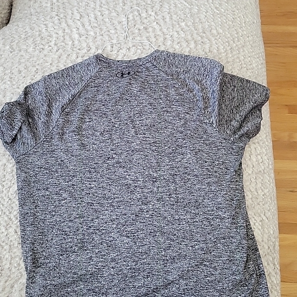 Under Armour, Men's Large, Athletic Shirt, Moisture Wicking Material - Picture 2 of 6